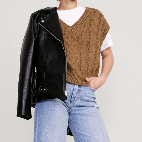 3X • Old Navy • Cable Knit V-Neck Sweater Vest - Picture 2 of 4